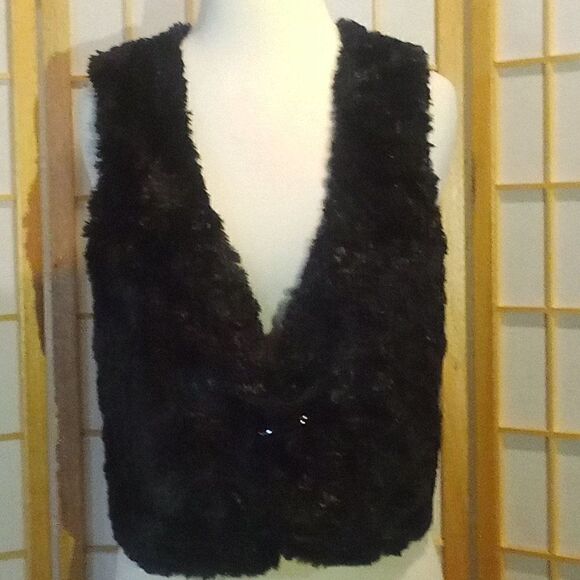 Trina Turk Lg Cropped Furry Vest - Picture 8 of 16